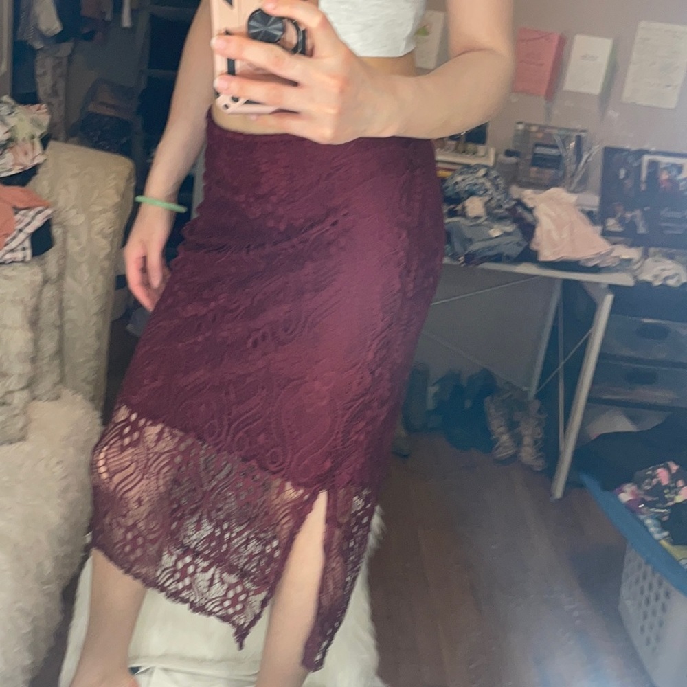 Midi maroon lace skirt